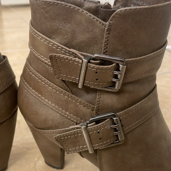Cute Brown Booties - Picture 7 of 10